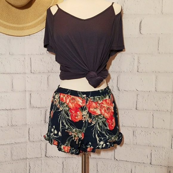5/$30 BOHO Floral Shorts - Picture 3 of 5